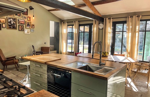 Gallargues-le-Montueux House | Villa Émilie with swimming pool and wooded park in the heart of the Village