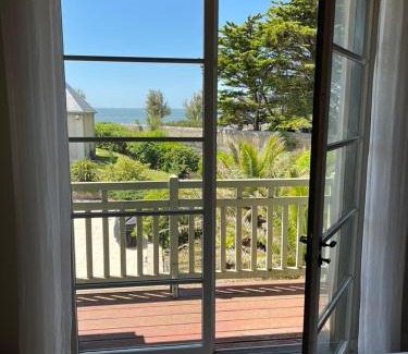 Pornichet House | Villa en bord de mer 6 personnes, à côte du Château des Tourelles, piscine d'eau de mer