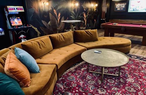 Alamitos Beach House | Villa Encanto- LUXE Spanish Villa with 6 KING Bedrooms, Courtyard and New Game Room