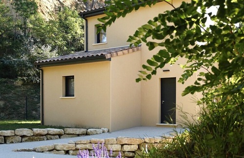 Saint-Restitut Villa | Villa-Ensuite with Bath-Deluxe-Mountain view