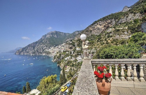 Arienzo Villa | Villa Ernestina Grande: A splendid and luminous four-story villa set into the cliff, sheer above the sea, with Free WI-FI.