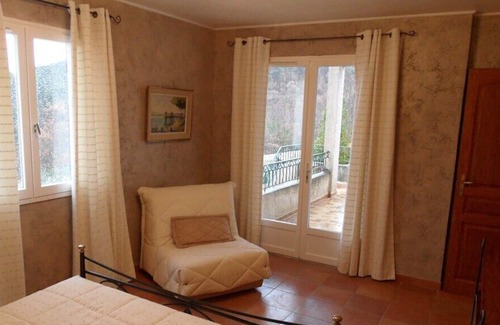 Le Puy-Sainte-Reparade Villa | Villa et piscine proche Aix en Provence