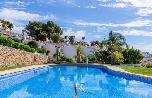 Pinar del Advocat House | Villa 'Eucaliptus 16' with Shared Pool, Wi-Fi and Air Conditioning