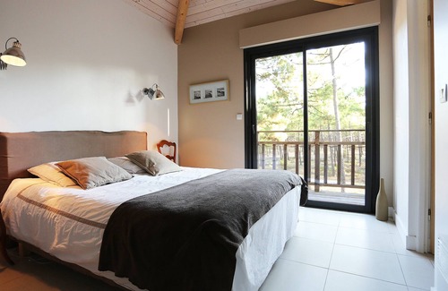 Carcans Plage House | Villa **** facing south, forest view, heated swimming pool 400 m from the beach.