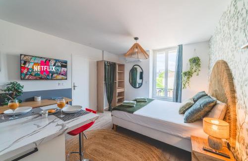 Roanne Apartment | Villa Floréa 5-8p - Parking & Clim