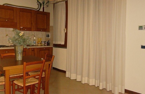 San Baronto House | Villa Floriana D: An elegant and welcoming apartment immersed in a splendid landscape, in the heart of a wonderful little town, with Free WI-FI.