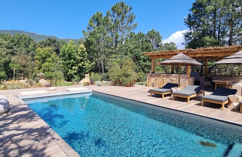 San-Gavino-di-Carbini Villa | Villa for 10 people, heated pool close to the beaches of Cala Rossa.