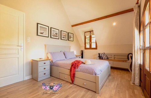 Brantome-en-Perigord Villa | Villa for 1-10 in Dordogne, resto across the lawns and just a stroll to Brantome