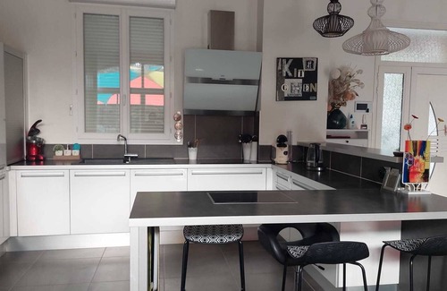 Saint-Vincent-de-Paul Villa | Villa for 10 Guests with Pool, Surrounded by Trees, Just 15 Min from Bordeaux