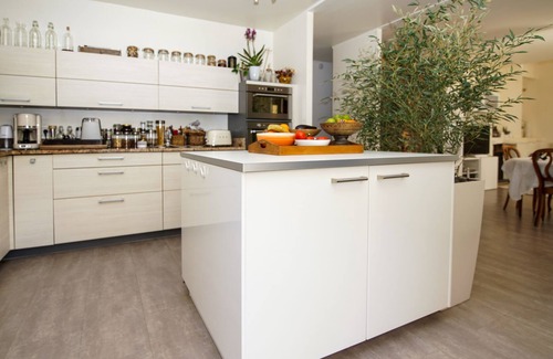Saint-Quentin-la-Poterie Villa | Villa in a corner of nature