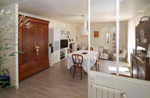 Saint-Quentin-la-Poterie Villa | Villa in a corner of nature