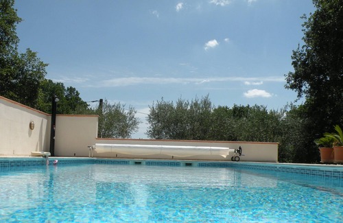 Saint-Quentin-la-Poterie Villa | Villa in a corner of nature
