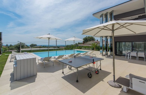 Kastelir-Labinci Villa | Villa Gabrijela for 10 people near Novigrad with 66 m2 heated pool and sea view