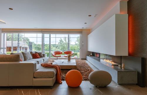 Merelbeke Villa | Villa Gentbos - currently 15beds 3bathrooms - from june 2026 up to 21beds 6bathrooms