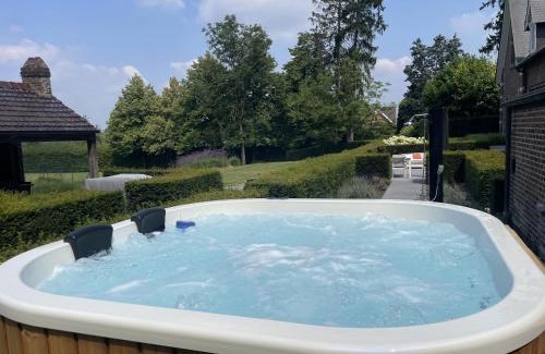 Merelbeke Villa | Villa Gentbos - currently 15beds 3bathrooms - from june 2026 up to 21beds 6bathrooms