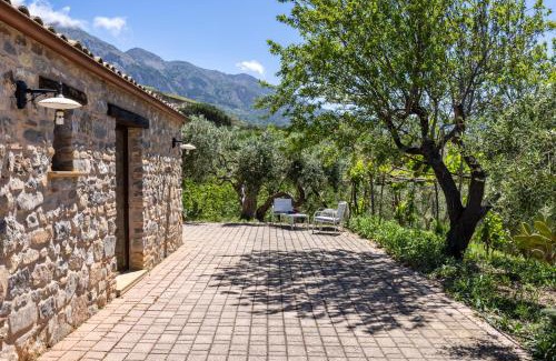 Polizzi Generosa Villa | Villa Granci con Piscina by Wonderful Italy