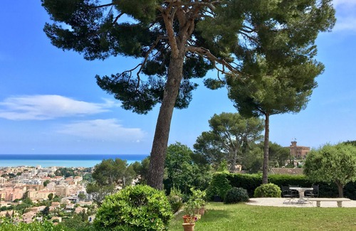 Cagnes-sur-Mer House | Villa GRIMALDI with swimming pool, sea and mountain views