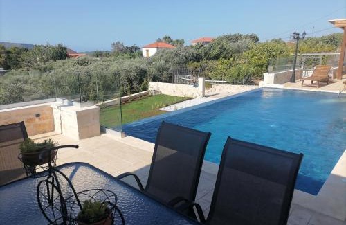 Makhairoi Villa | VILLA HALEPOURI