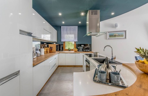 Nova Vas Villa | Villa Harlequin - Six Bedroom Villa, Sleeps 14
