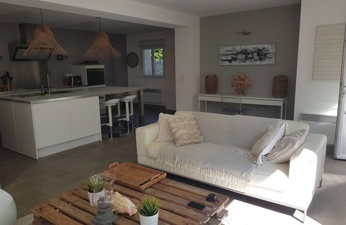 Miramar House | Villa heated pool 100m beach, 20 m from the port, terrace, Seaside, air conditioning