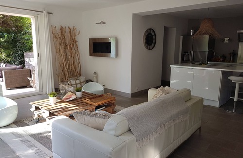 Miramar House | Villa heated pool 100m beach, 20 m from the port, terrace, Seaside, air conditioning