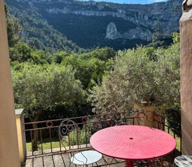 Fontaine-de-Vaucluse House | Villa Hélène in the heart of the center of Fontaine de Vaucluse