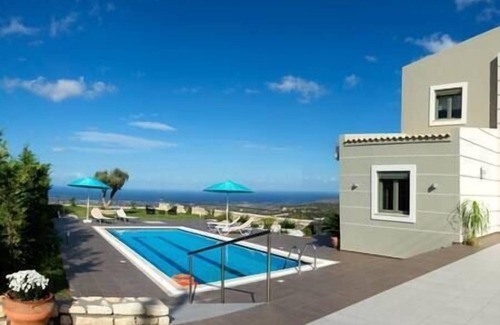 Skouloufia Villa | Villa Horizon: Privacy, Scenic Views & Exterior