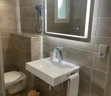 Saint-Andre-les-Vergers Hotel | Villa Hotel