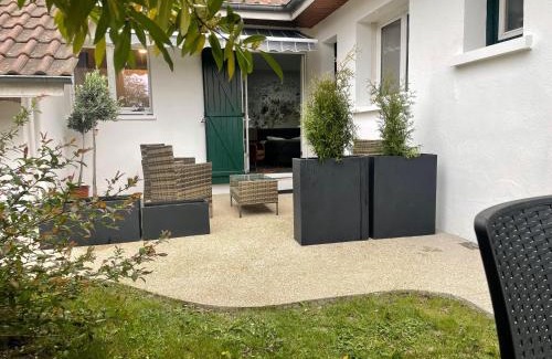 Saint-Andre-les-Vergers Hotel | Villa Hotel