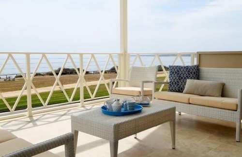 Aldinga Beach Villa | Villa Ida, Aldinga Beach Getaways. Esplanade property with sweeping ocean views
