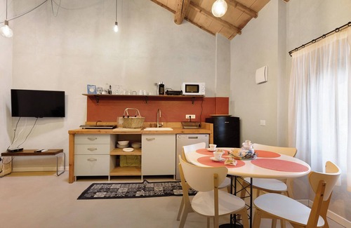 Valeggio sul Mincio Villa | Villa 'Il Bozzolo Boutique Apt Mimosa Mimosa' where Relaxation meets Design