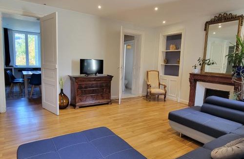 Bagneres-de-Luchon Apartment | VILLA ILIXON - Appartements privés proche du centre de Luchon, parking, billard, jardin