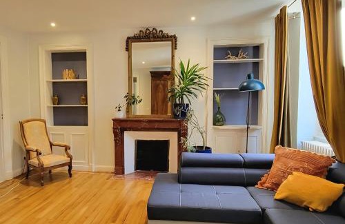 Bagneres-de-Luchon Apartment | VILLA ILIXON - Appartements privés proche du centre de Luchon, parking, billard, jardin