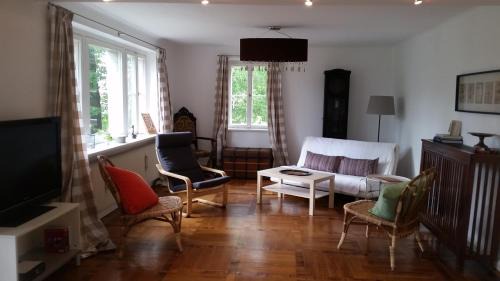 Wachwitz Apartment | Villa im Park Wachwitzgrund - Große Ferienwohnung in EG der Villa