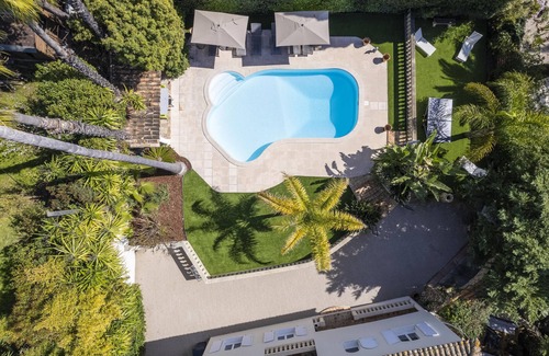 La Croix des Gardes Villa | Villa in Cannes 300 meters form the sea - 5 bedrooms, garden and swimming pool