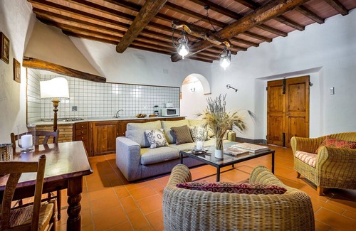 San Pietro in Bossolo Villa | Villa in Fabbrica with 5 bedrooms sleeps 12