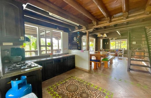El Penol Villa | Villa in Guatape surrounded by the lake