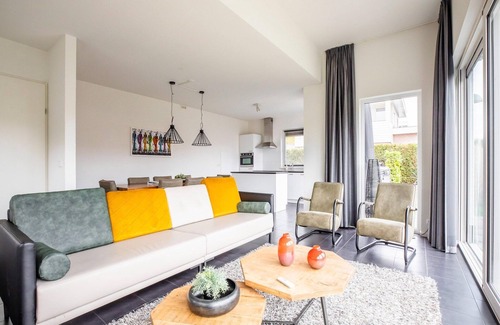 Zeewolde Villa | Villa in Harderwijk with Sauna and Pier