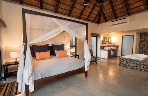 Hoedspruit House | Villa in Hoedspruit with private heated pool