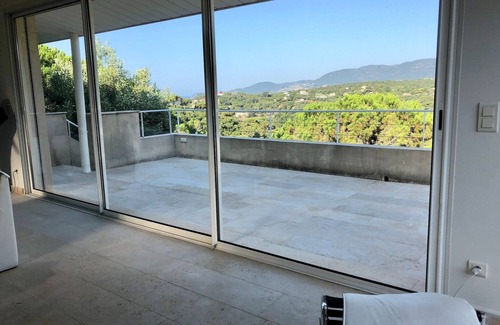 La Croix-Valmer Villa | Villa in La Croix-Valmer with Sea Views