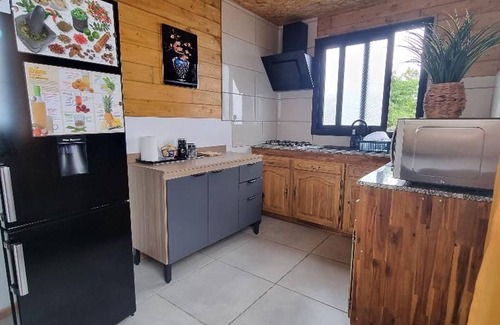 Bras de Pontho Cottage | Villa in Le Tampon with Terrace, 3 Bedrooms, Private Parking, Sleeps 6