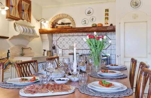 Gambassi Terme Villa | Villa in Pillo with 5 bedrooms sleeps 10