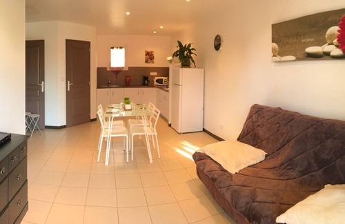 Poggio-Mezzana House | Villa in private residence by the sea in shady park.