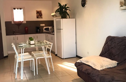 Poggio-Mezzana House | Villa in private residence by the sea in shady park.