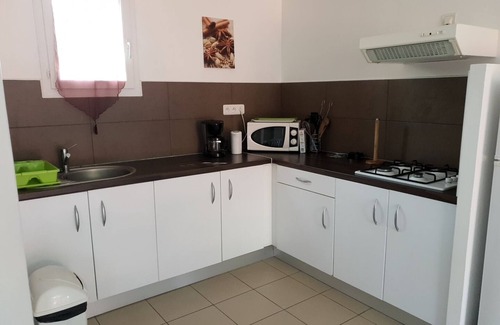 Poggio-Mezzana House | Villa in private residence by the sea in shady park.