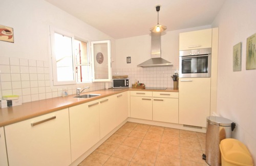 Saumane-de-Vaucluse Villa | Villa in Saumane near Golf Course and Pool