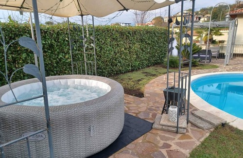 Rotabile Villa | Villa in the green with swimming pool and whirlpool