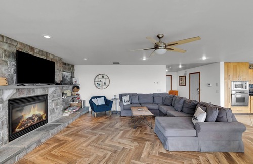 Effort House | Villa in the Sky - View! Private Pool! Hot Tub!