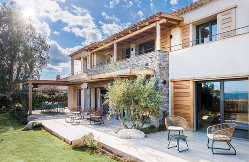 Lecci House | Villa in the water!