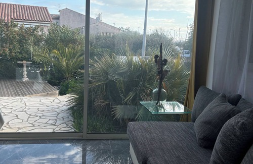 Valras-Plage Villa | Villa in Valras plage 700 m from the beach with heated indoor pool